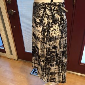 Black and white hi-lo hem wrap shirt